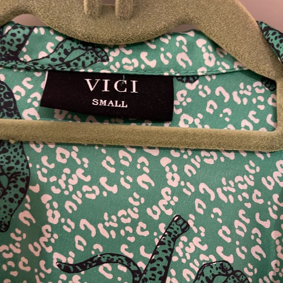 Vico Jaguar Satin Button Down Tie Blouse - Green size small - Picture 5 of 5